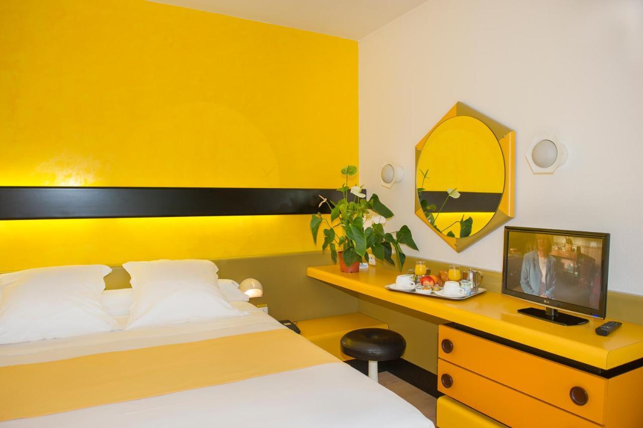 Hotel Urbain V Mende Habitación foto