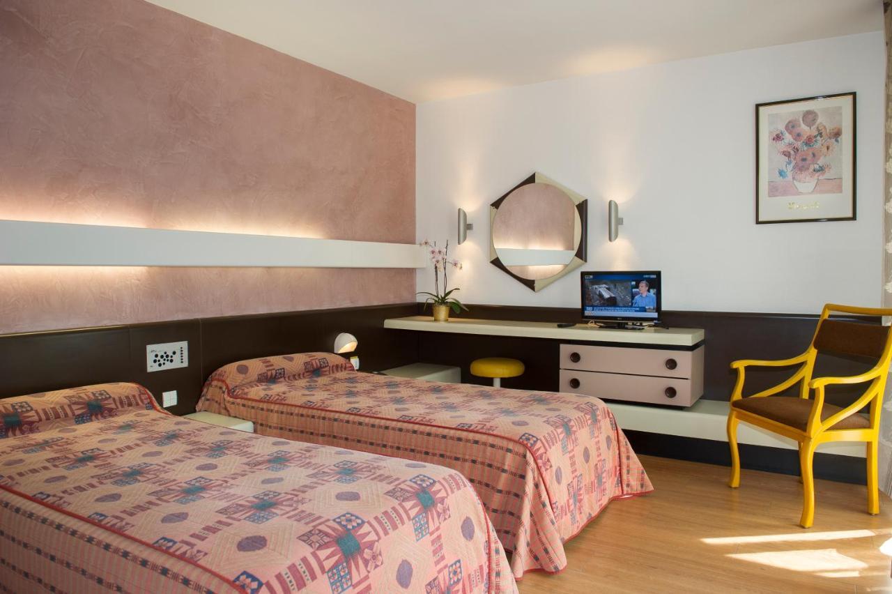 Hotel Urbain V Mende Habitación foto