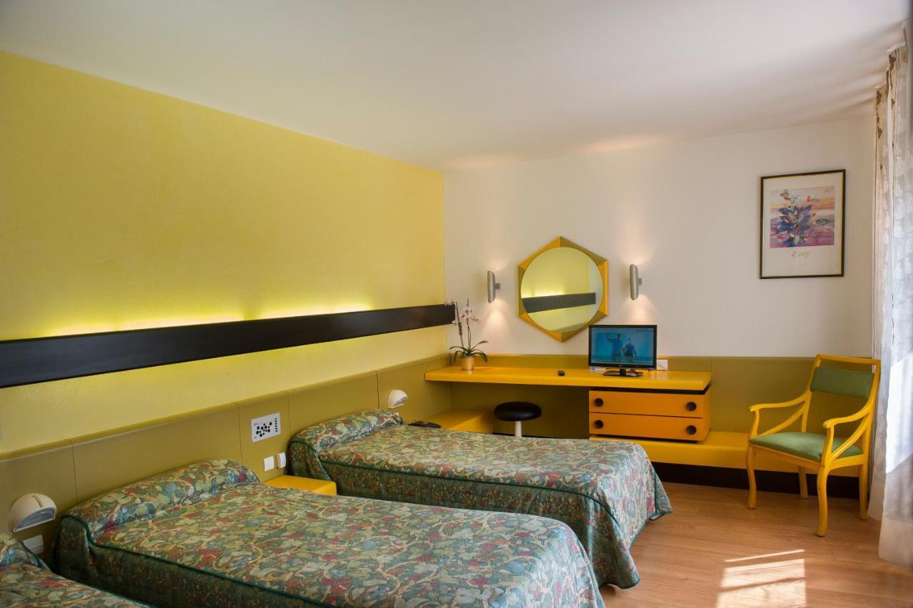 Hotel Urbain V Mende Habitación foto